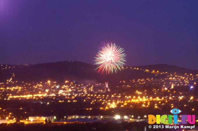 D7D00556 Fireworks over Caerphilly castle